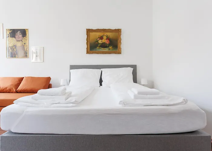 West Living By Lorenz * וינה